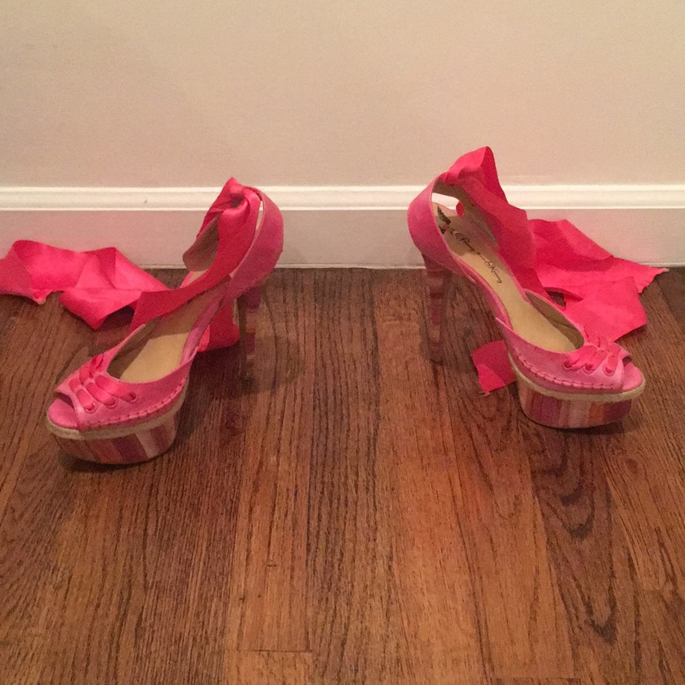 Shoes 👠 - Picture 3 of 3